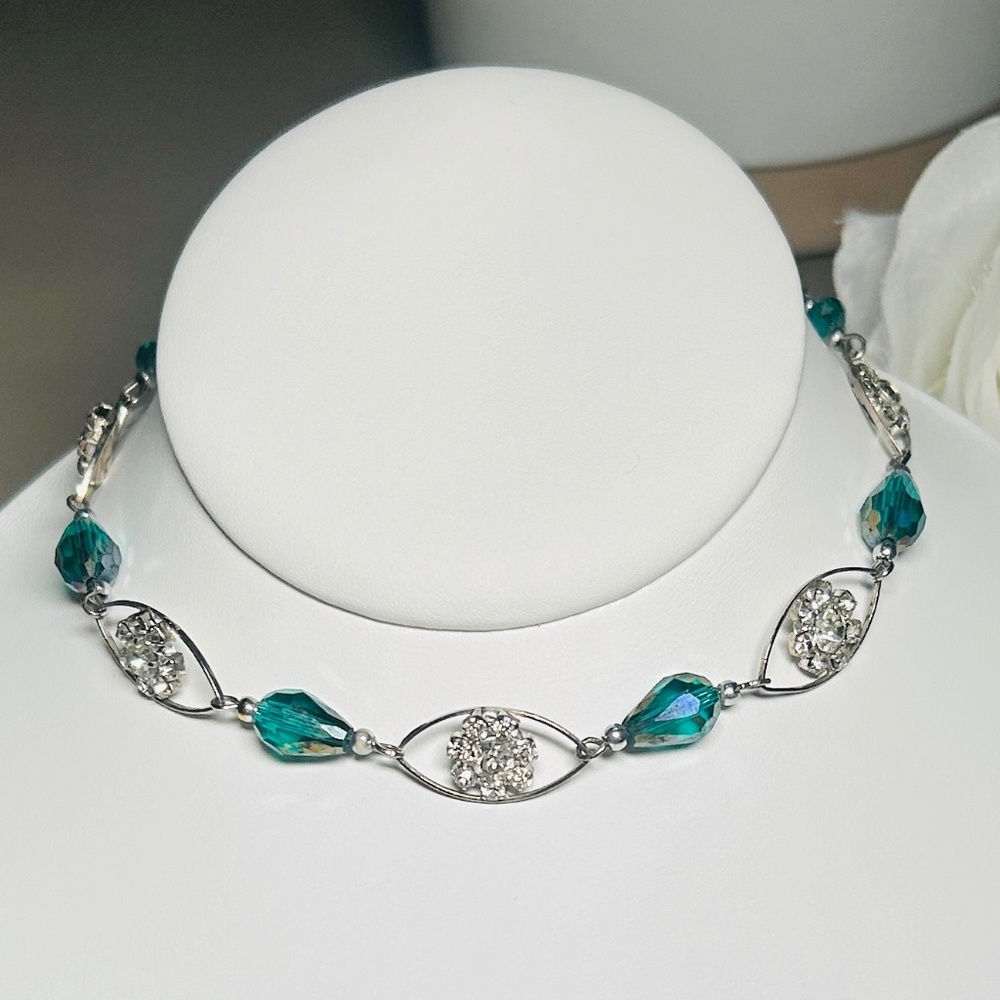 Vintage Blue Aqua faceted beads flower crystal Elliptical silver plated necklace